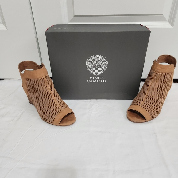 Vince Camuto Women's Brown Suede Jakayla Peep Toe Suede Bootie Sandal Si… - Picture 2 of 5